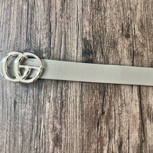 Beige Leather Belt with Silver Buckle Gucci